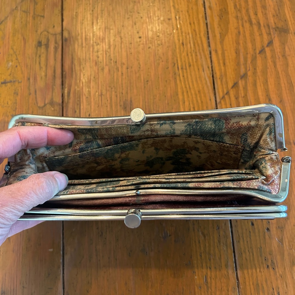 Hobo Lauren Wallet - Picture 2 of 5